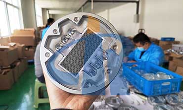 solar studs